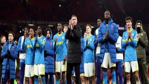 “连续不幸！浓眉伤情严重，具体缺阵期未定，独行侠面临重大挑战。”